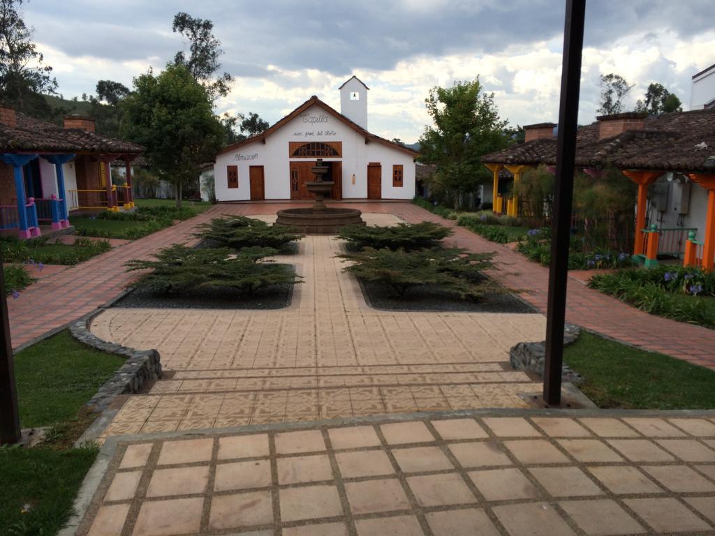 Termales El Otono Hotel La Enea Екстериор снимка View of the main square in La Capilla
